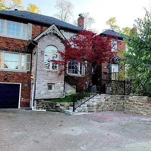leaside-garden-guesthouse.niagara-fallshotels.com/