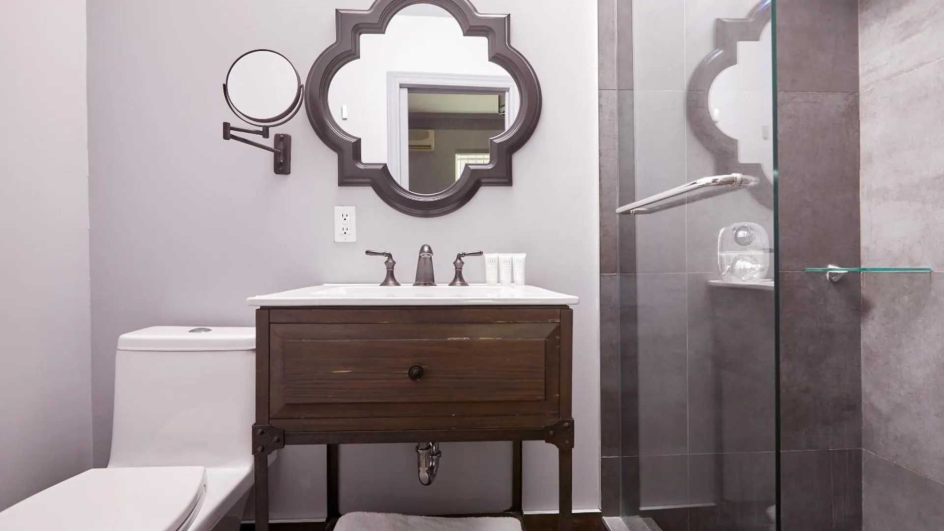 La Tumu Boutique Hotel Toronto