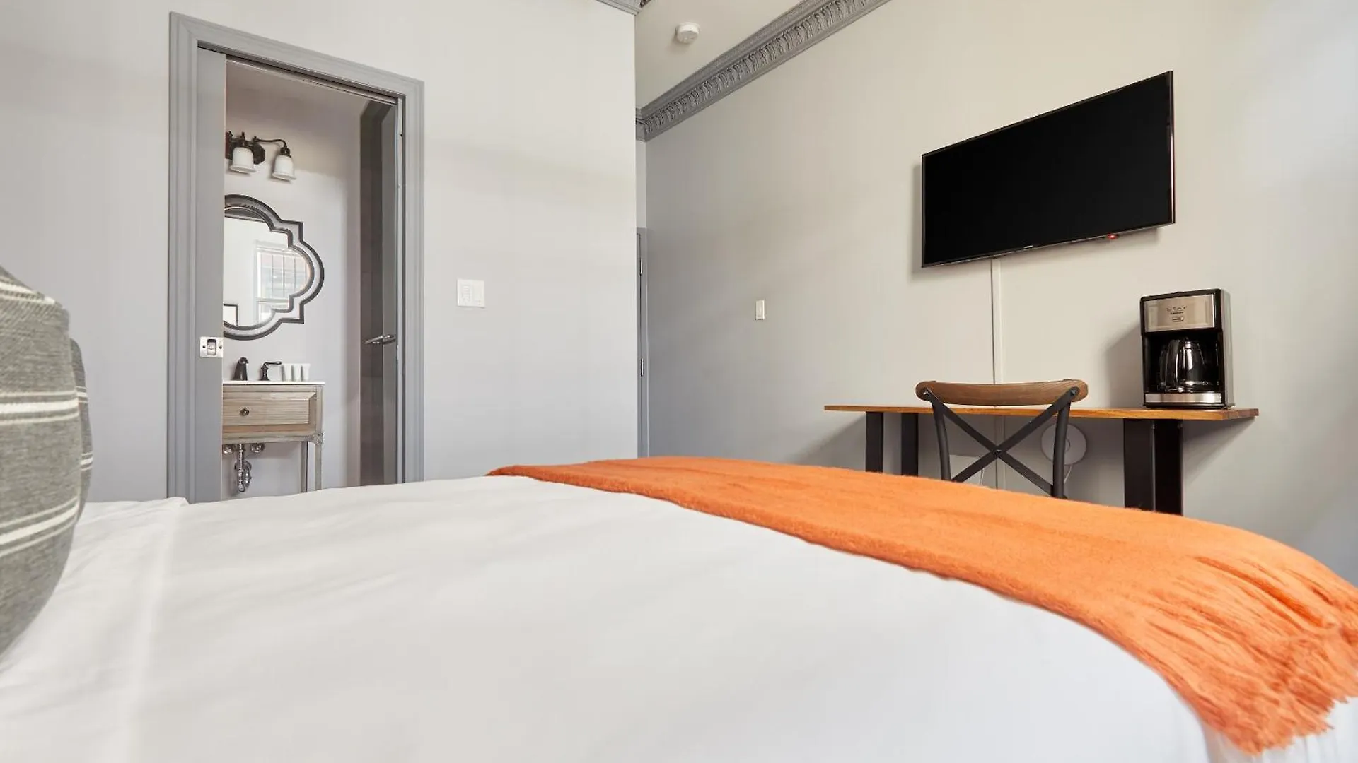 La Tumu Boutique Hotel Toronto
