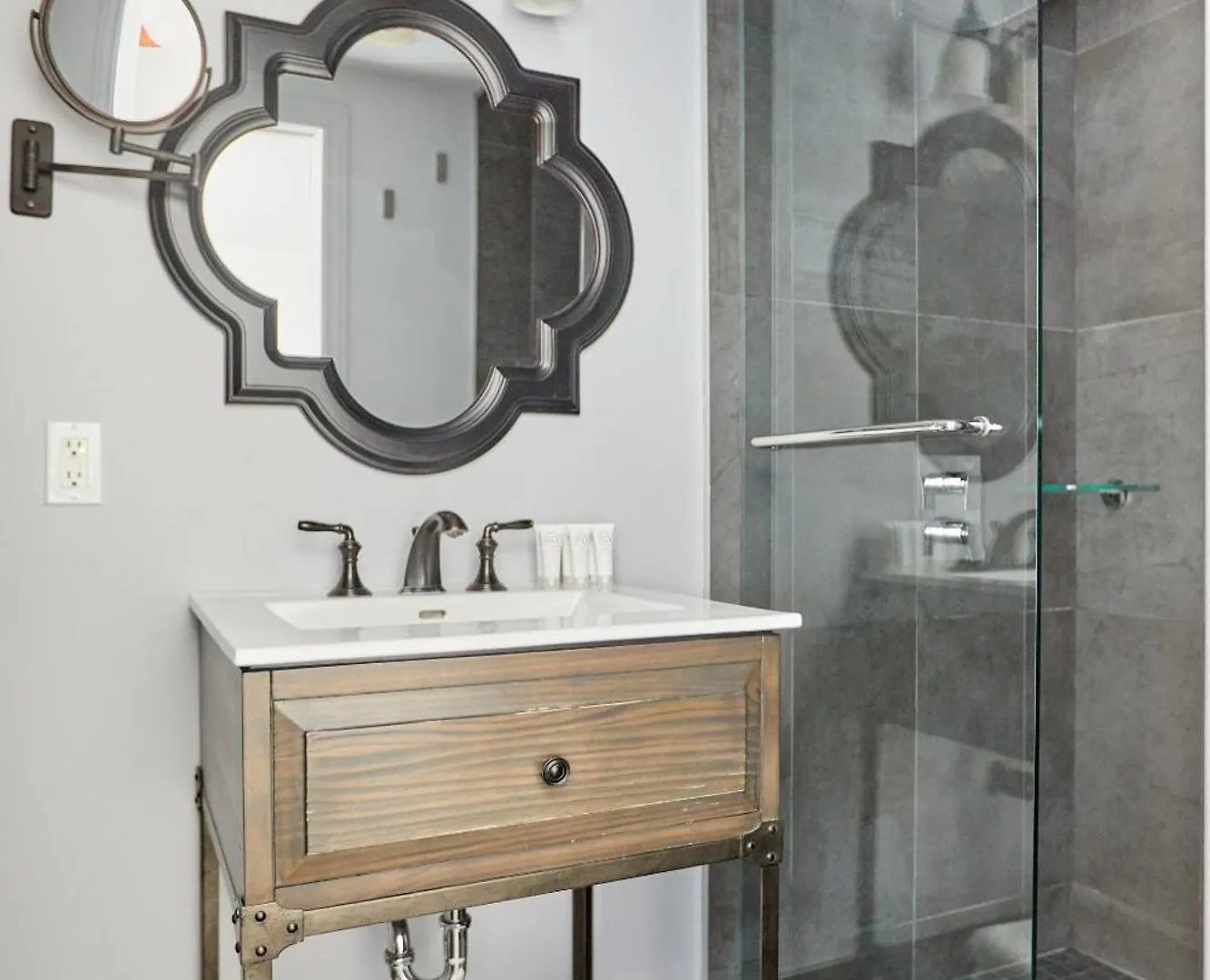 La Tumu Boutique Hotel Toronto